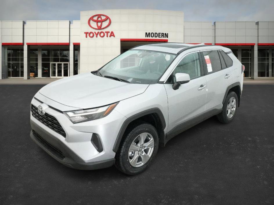 2025 Toyota RAV4 XLE's photo