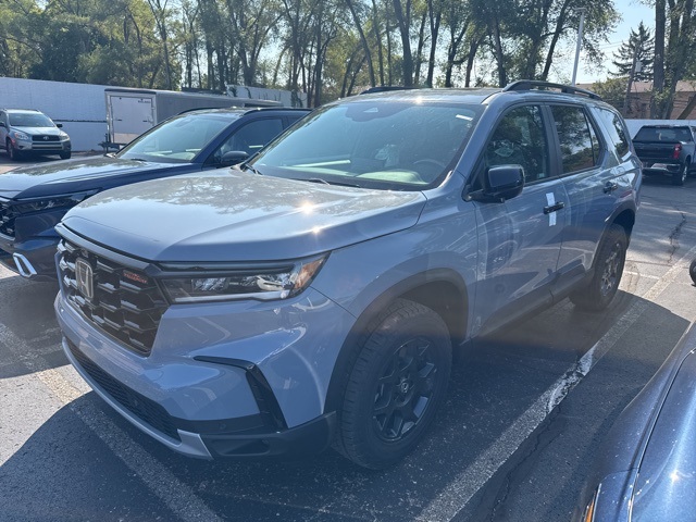 2025 Honda Pilot TrailSport photo 2