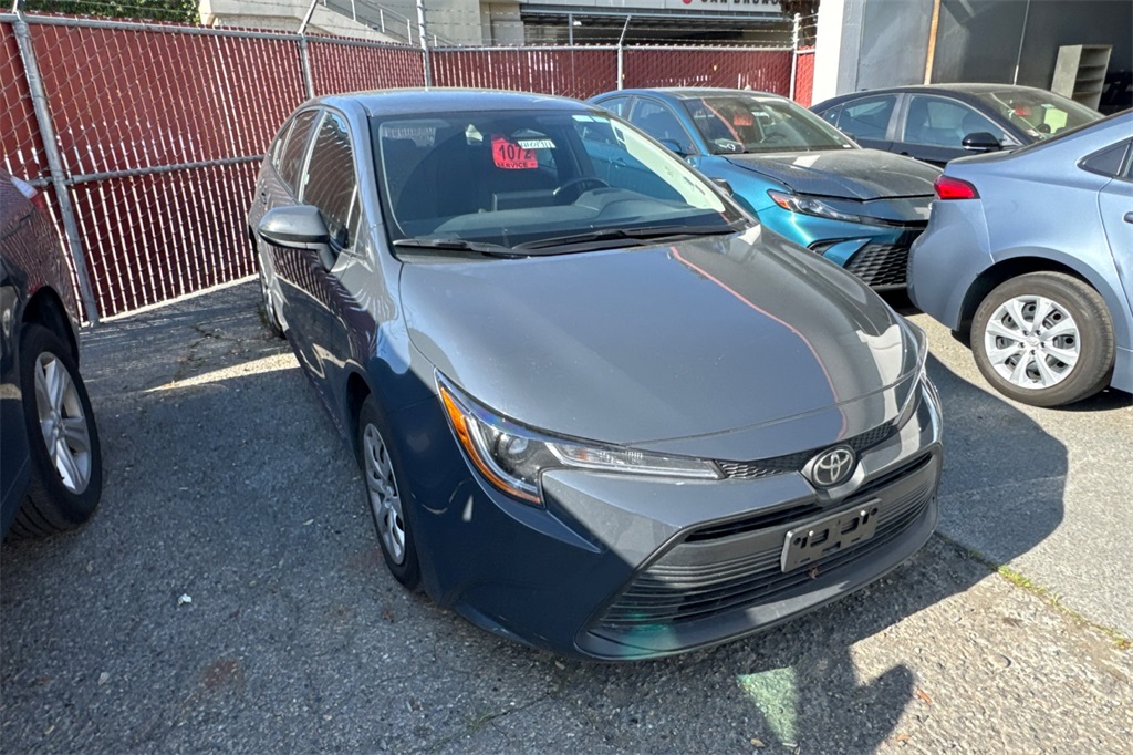Used 2025 Toyota Corolla LE with VIN 5YFB4MDE4SP301163 for sale in Northfield, Minnesota