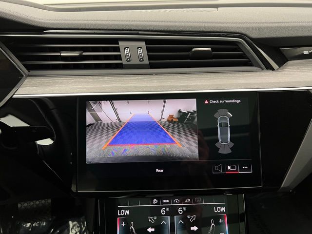 2022 Audi e-tron Premium Plus photo 24