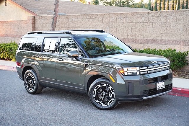 Used 2025 Green Hyundai SEL image 2