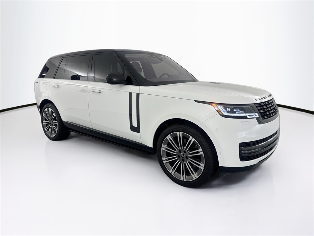 2023 Land Rover Range Rover SE photo 3