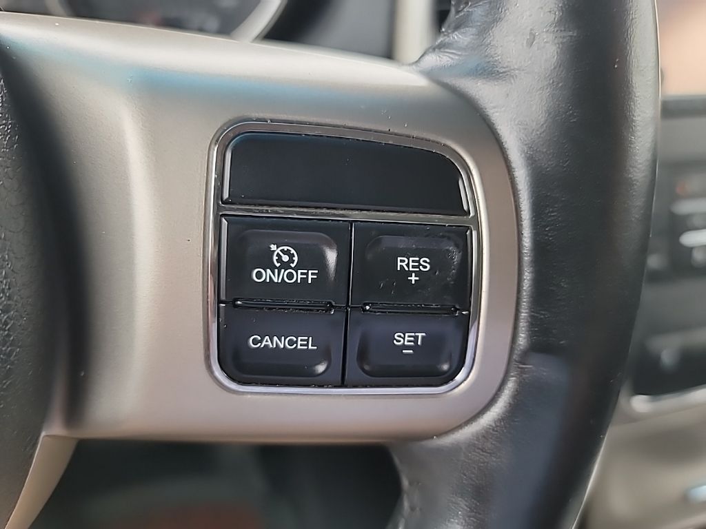 2011 Jeep Grand Cherokee Overland photo 24