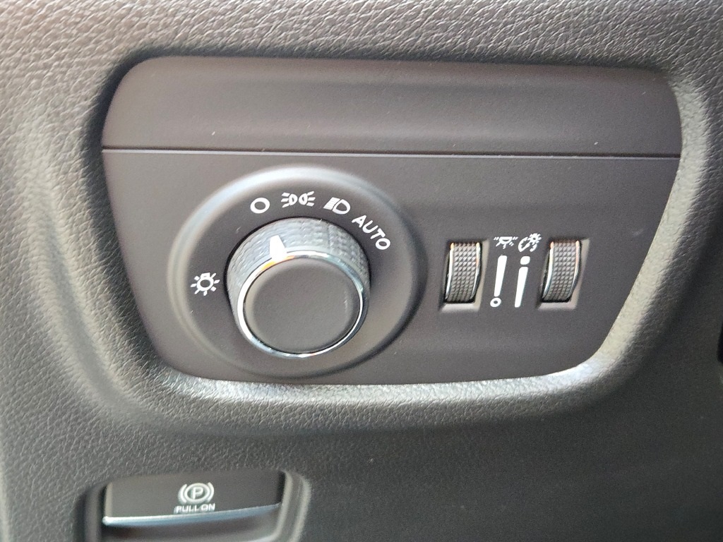 2025 Jeep Grand Cherokee Laredo photo 25