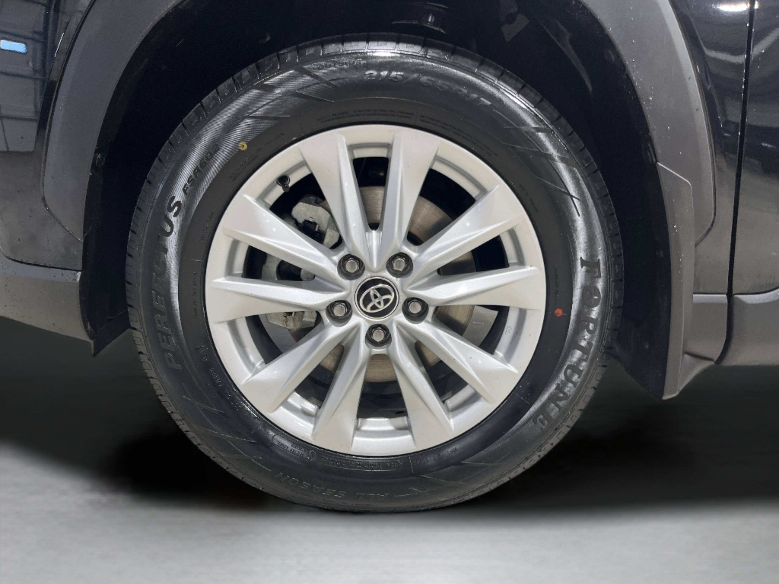 2022 Toyota Corolla Cross LE photo 8