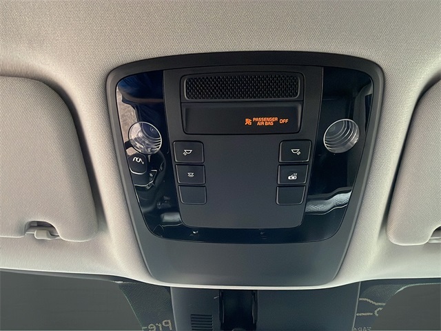 2024 Kia Carnival LX photo 16