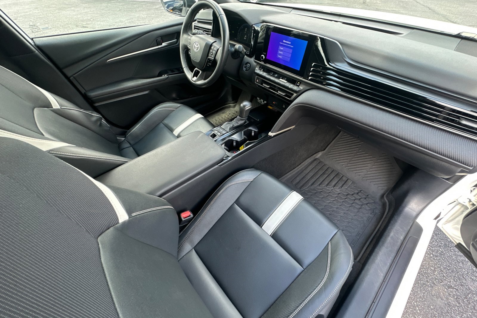2025 Toyota Camry SE photo 16