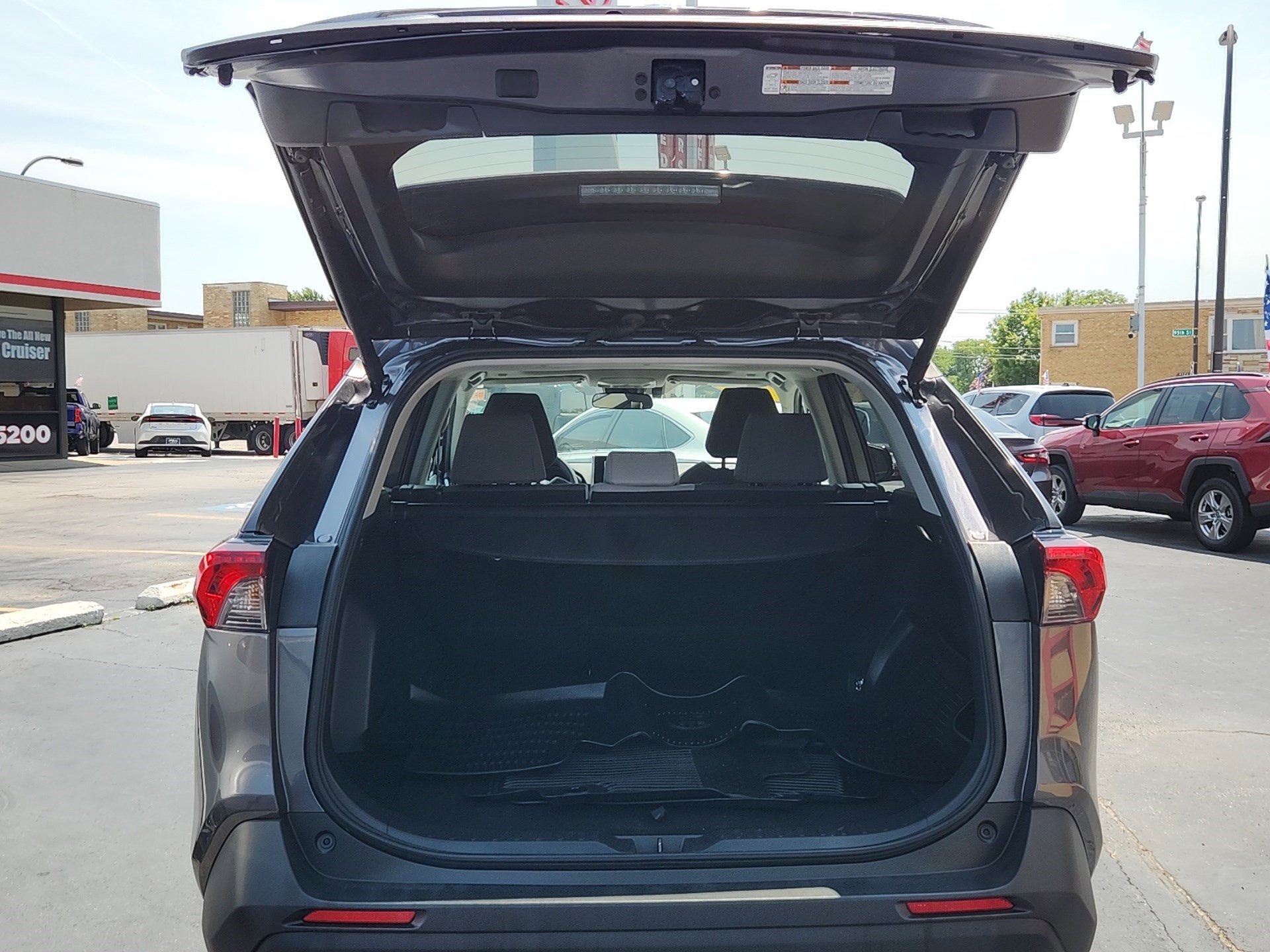 2024 Toyota RAV4 XLE photo 24