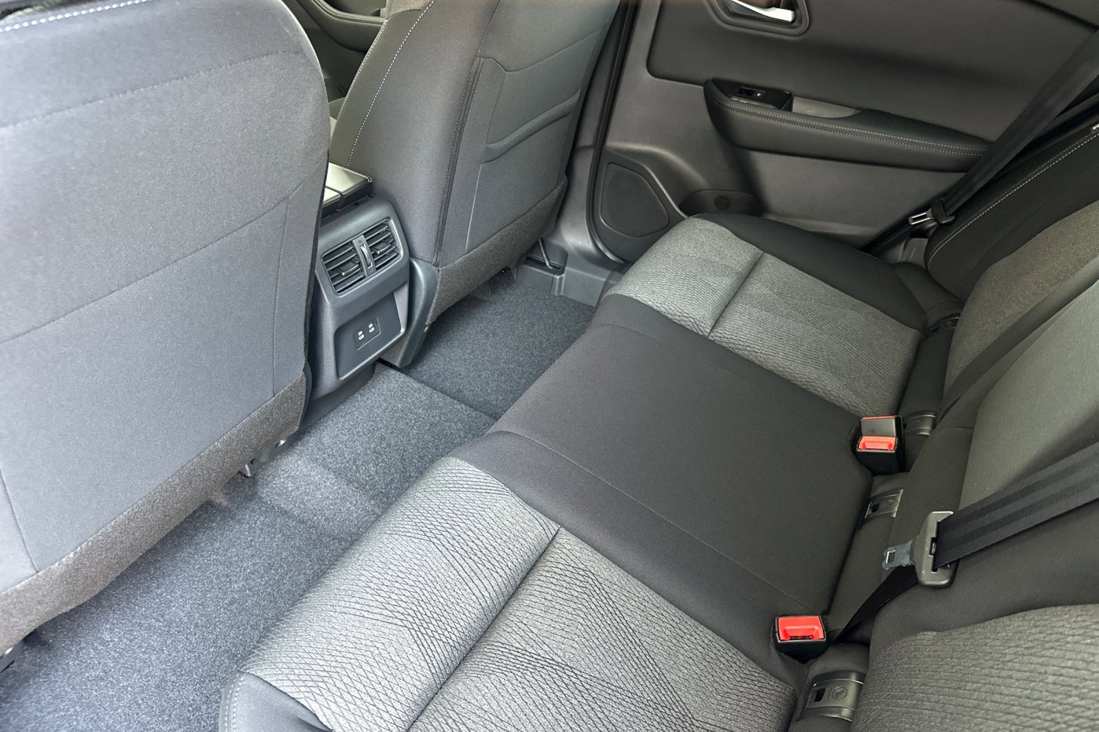 2026 Nissan Rogue SV photo 6