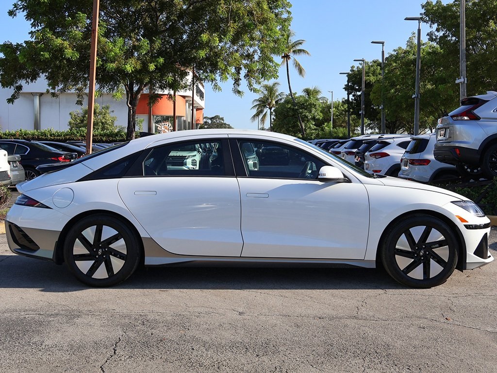 2023 Hyundai Ioniq 6 SE Standard Range photo 17