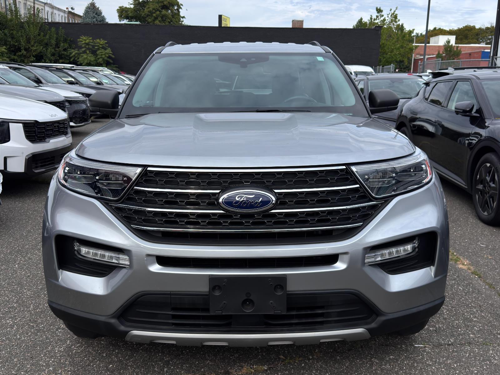 2022 Ford Explorer XLT photo 2