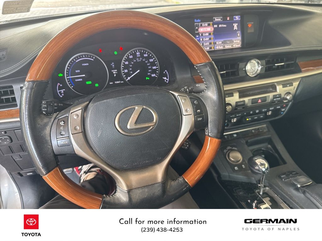 2015 Lexus ES 300h photo 12