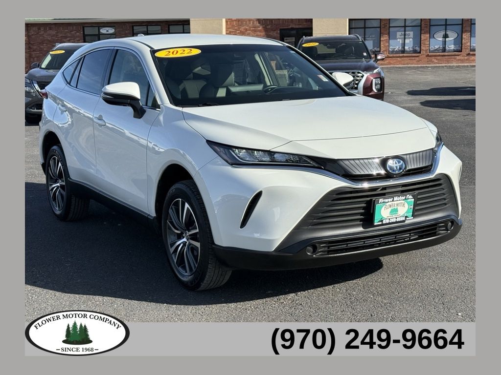 2022 Toyota Venza LE's photo