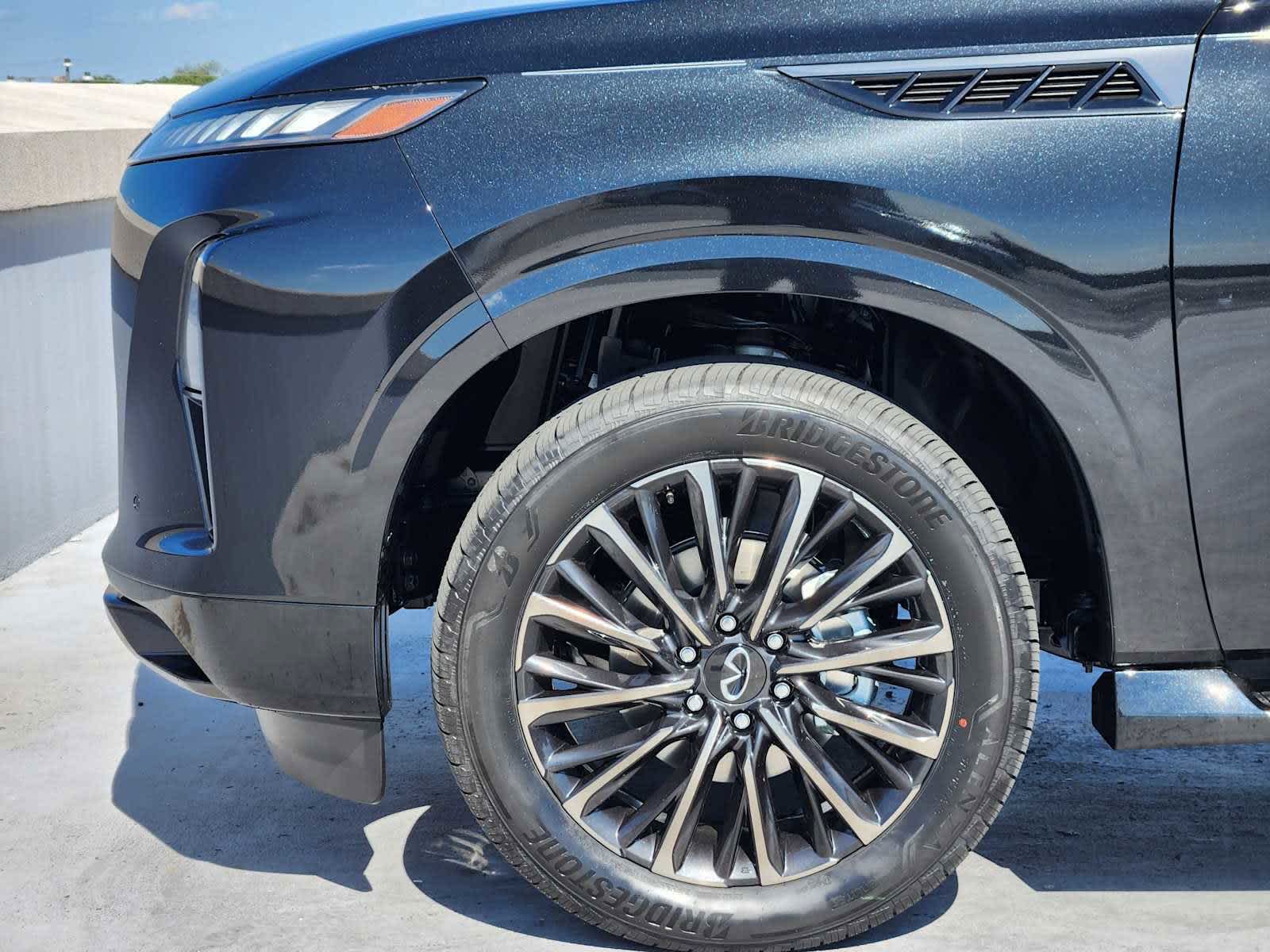 2025 Infiniti QX80 photo 6