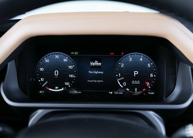 2025 Land Rover Defender 110 X-Dynamic SE photo 15