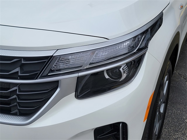 2024 Kia Seltos LX photo 9
