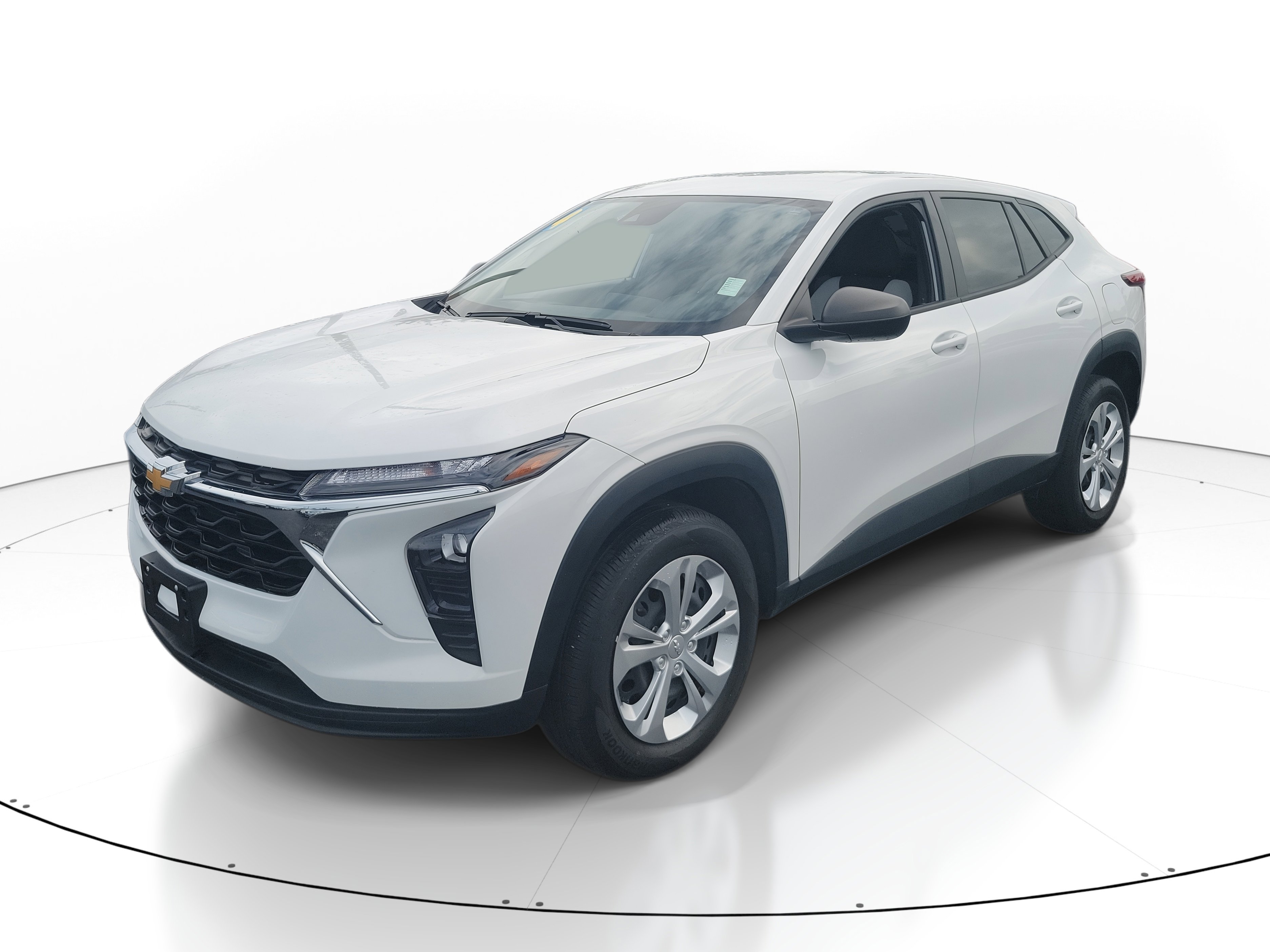 2024 Chevrolet Trax LS photo 2