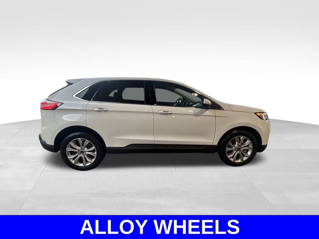 2024 Ford Edge Titanium photo 2