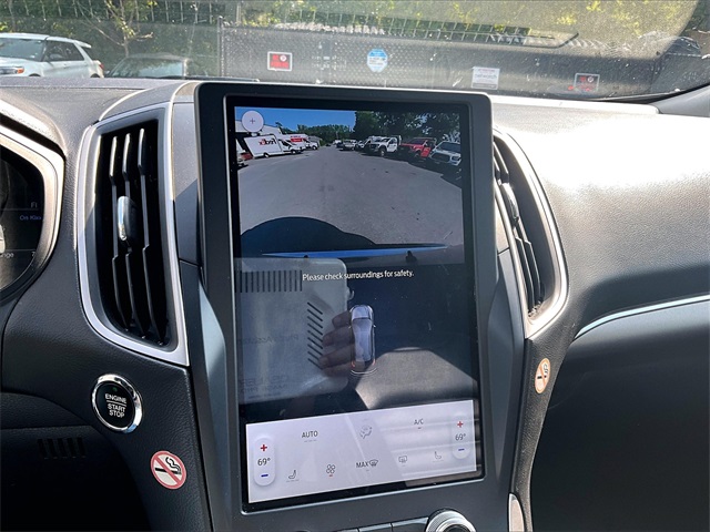 2022 Ford Edge SEL photo 25