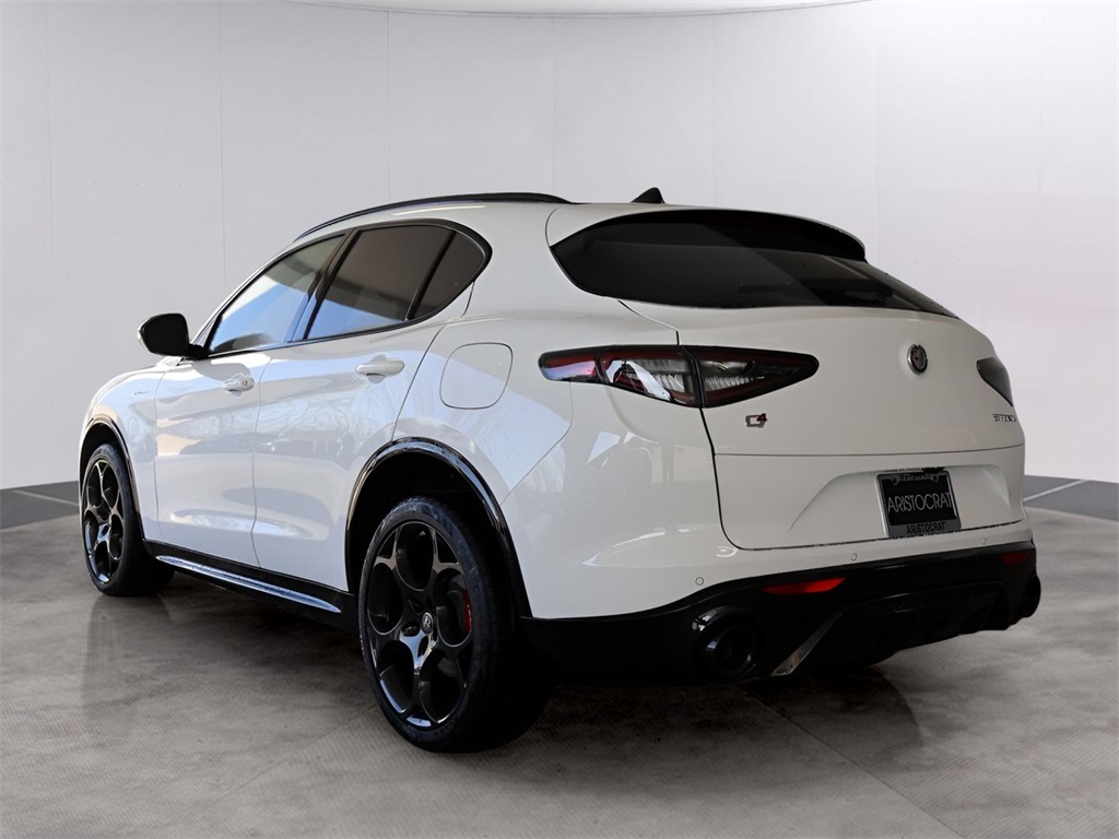 2025 Alfa Romeo Stelvio Sprint Base photo 5