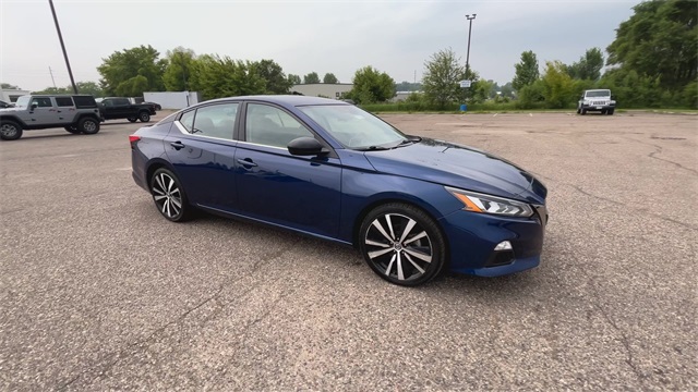 Used 2022 Nissan Altima SR with VIN 1N4BL4CV7NN332970 for sale in Shakopee, Minnesota
