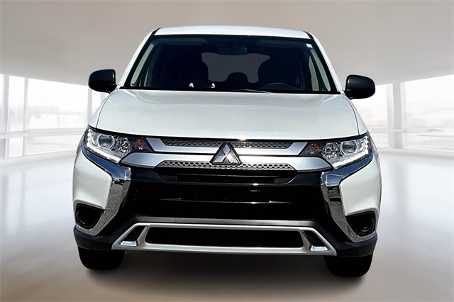 2020 Mitsubishi Outlander ES photo 3
