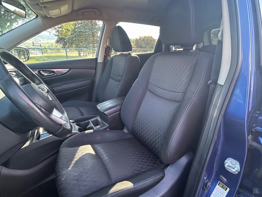 2018 Nissan Rogue SV photo 14