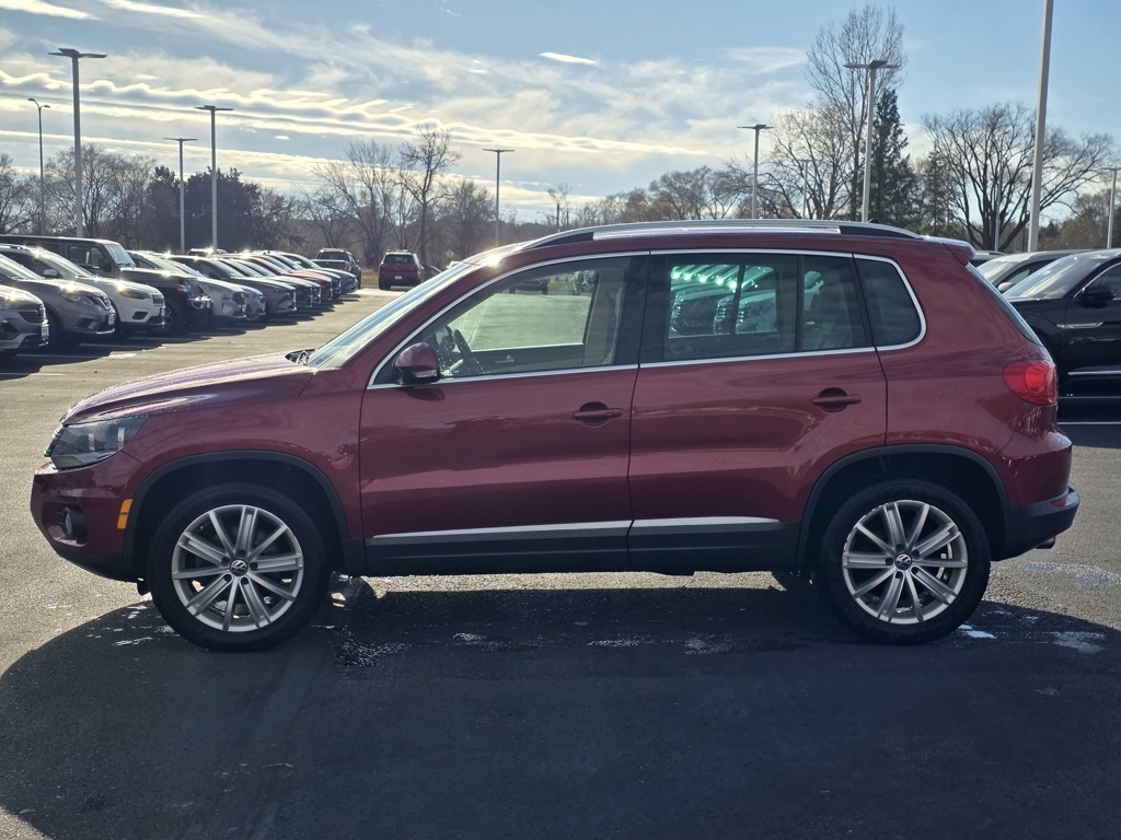 2015 Volkswagen Tiguan SE photo 2