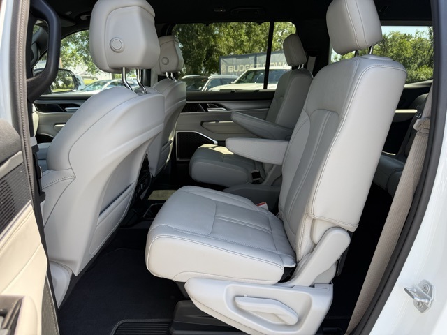 2025 Jeep Wagoneer Series III photo 16