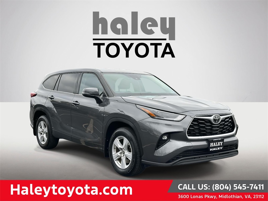 2022 Toyota Highlander LE's photo