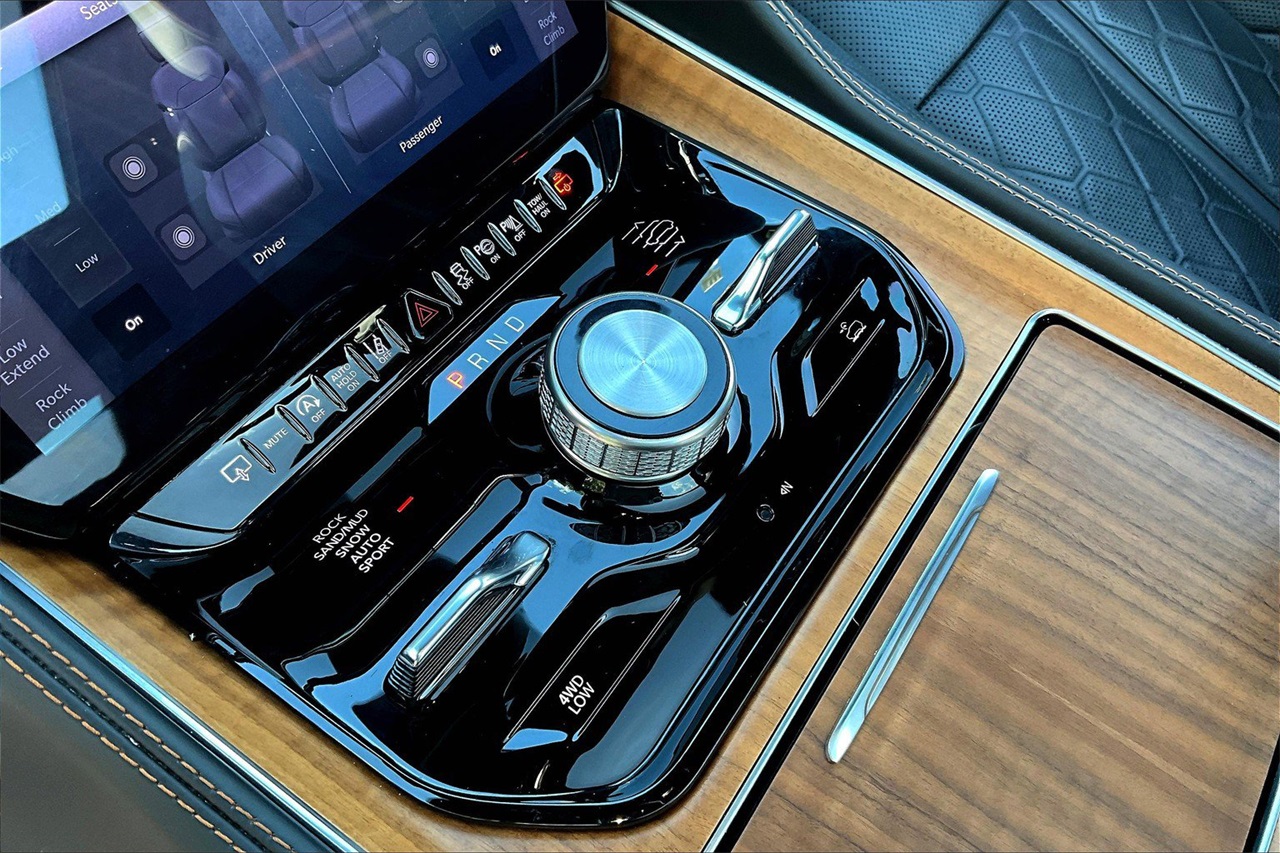 2024 Jeep Grand Wagoneer III photo 29