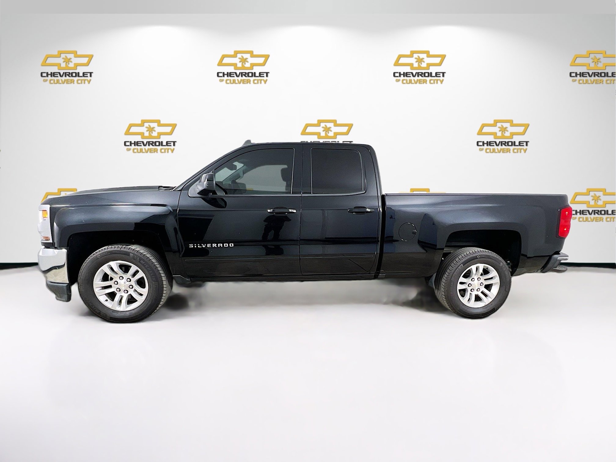 2019 Chevrolet Silverado LT photo 4