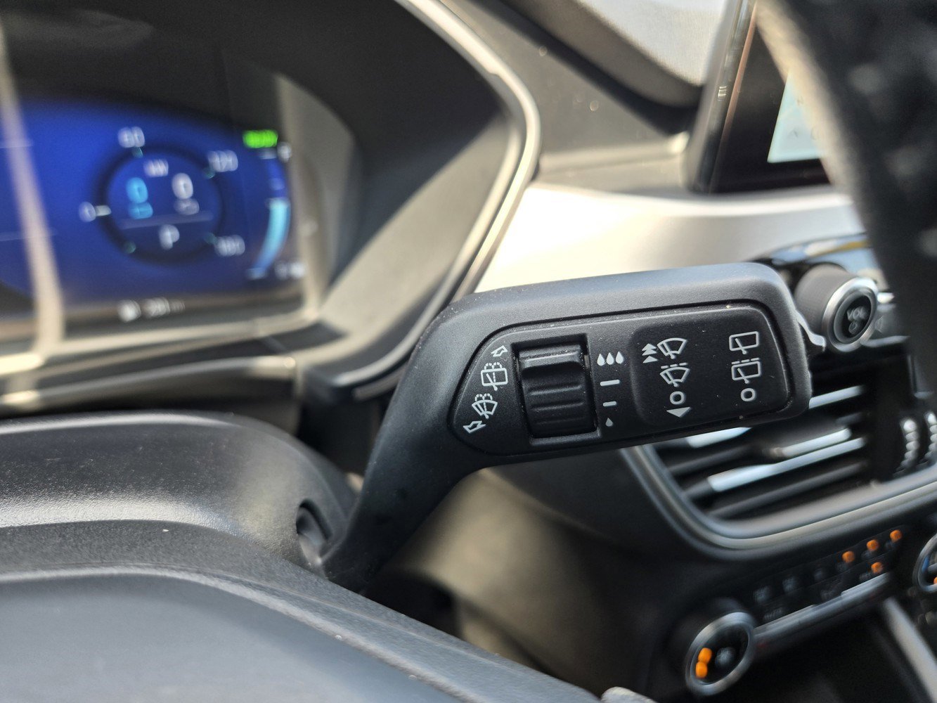 2020 Ford Escape SE Sport Hybrid photo 21