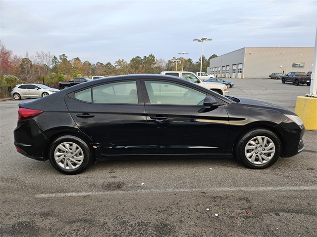 2020 Hyundai Elantra SE photo 2