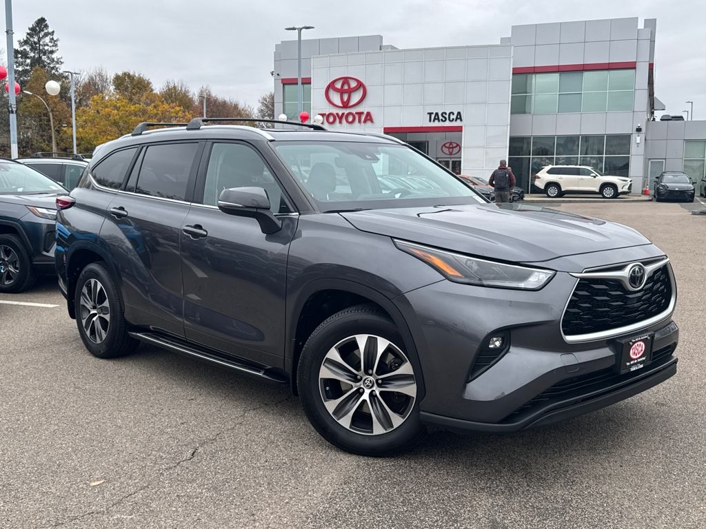 2023 Toyota Highlander XLE's photo