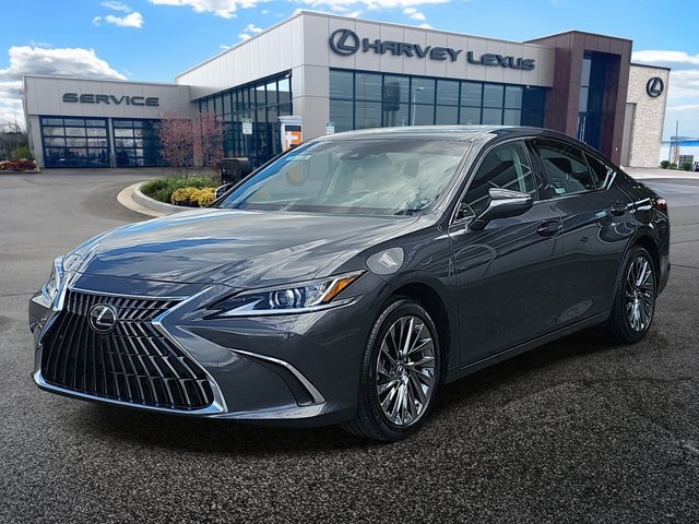 2024 Lexus ES Hybrid 300h Luxury's photo