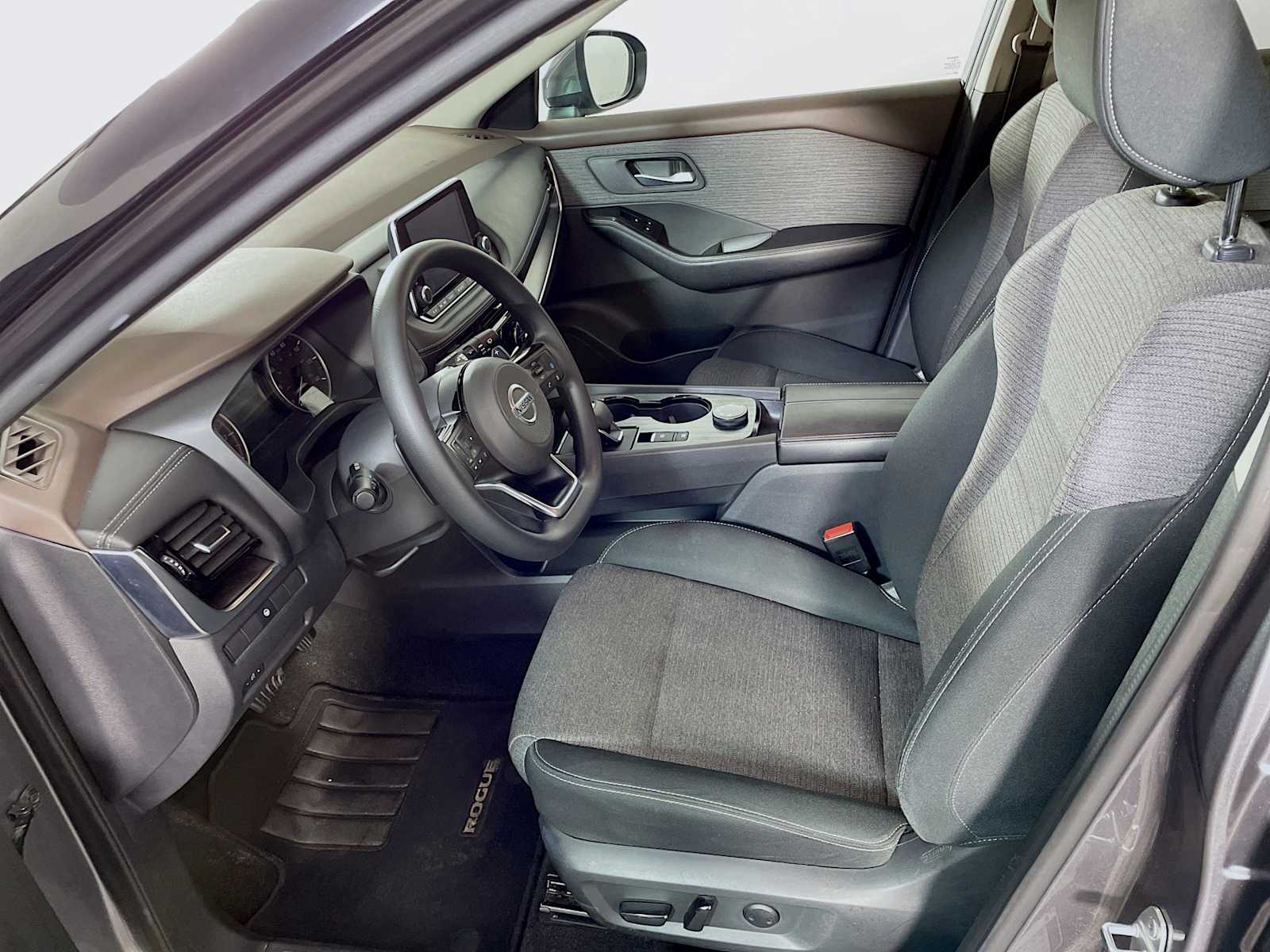 2021 Nissan Rogue SV photo 18