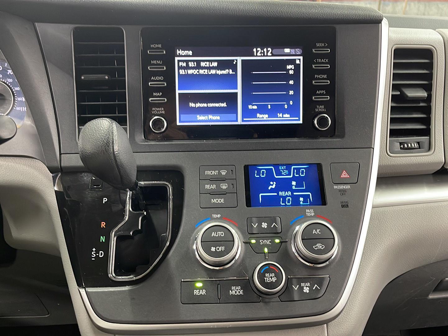2020 Toyota Sienna L photo 14