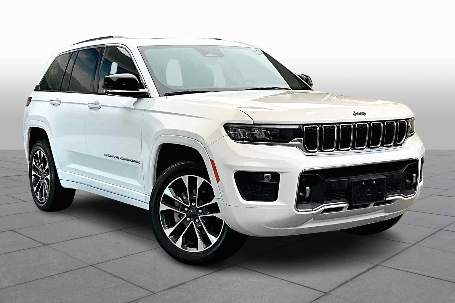 2022 Jeep Grand Cherokee Overland photo 2
