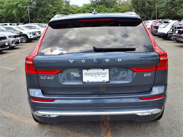 2023 Volvo XC60 Plus photo 3