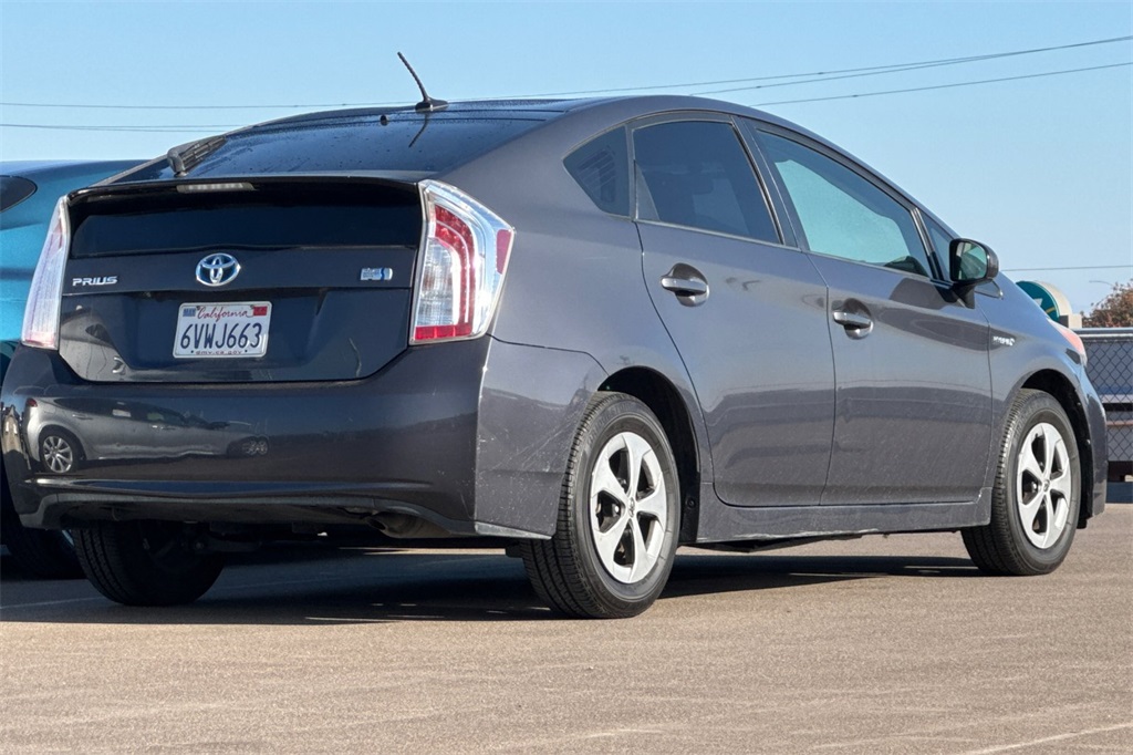2012 Toyota Prius Three photo 4