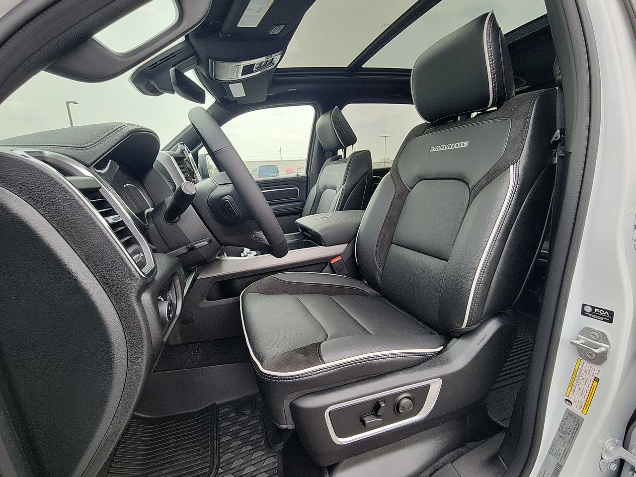 2025 Ram 1500 Laramie photo 10