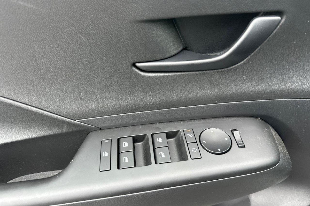 2025 Hyundai Kona SEL photo 11