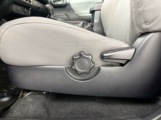 2020 Toyota Tacoma SR5 photo 11