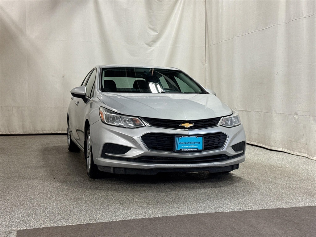 2017 Chevrolet Cruze L photo 3
