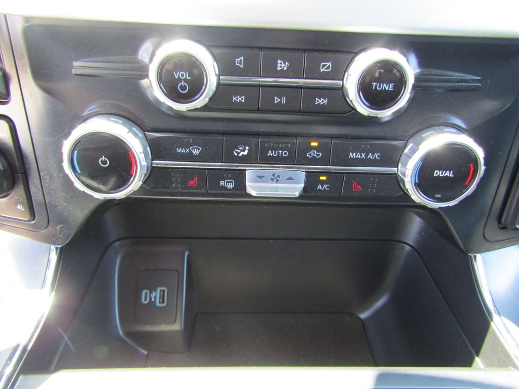 2023 Ford F-150 XLT photo 22