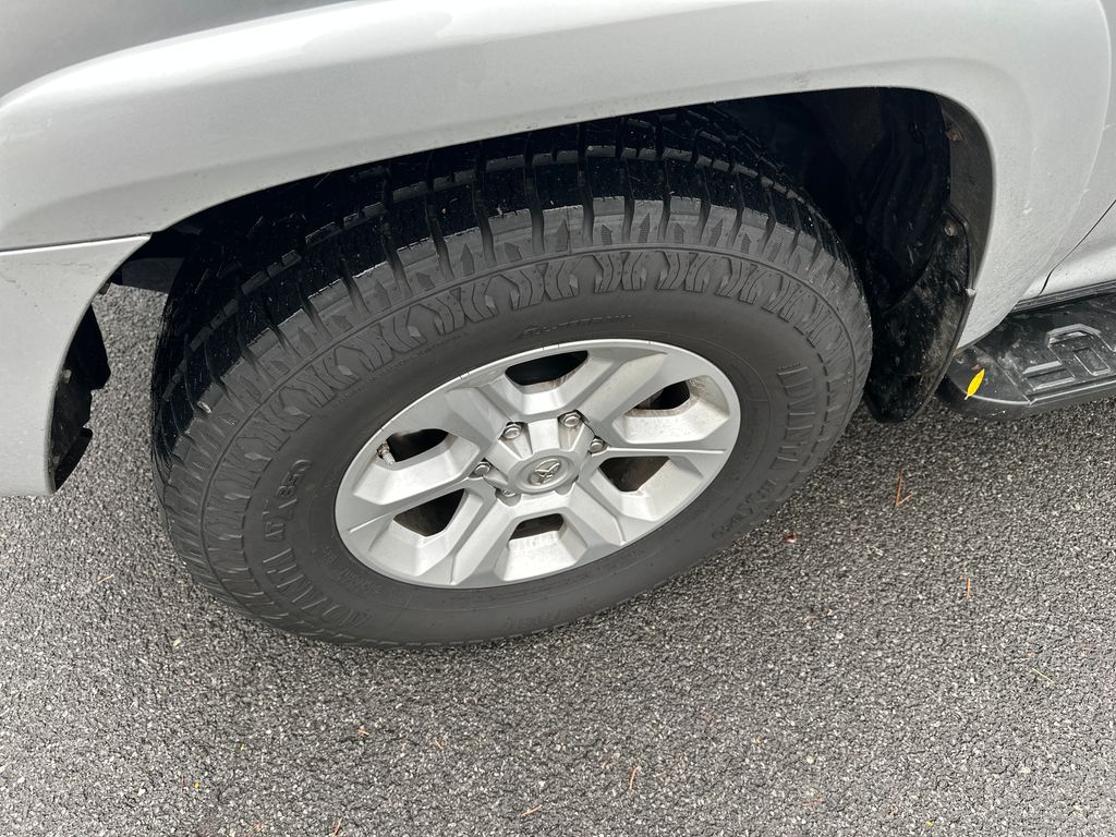 2019 Toyota 4Runner SR5 photo 2