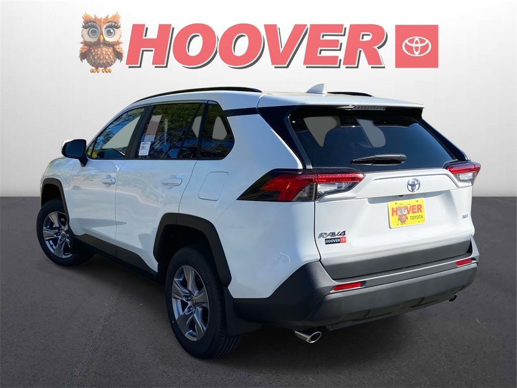 2025 Toyota RAV4 XLE photo 4