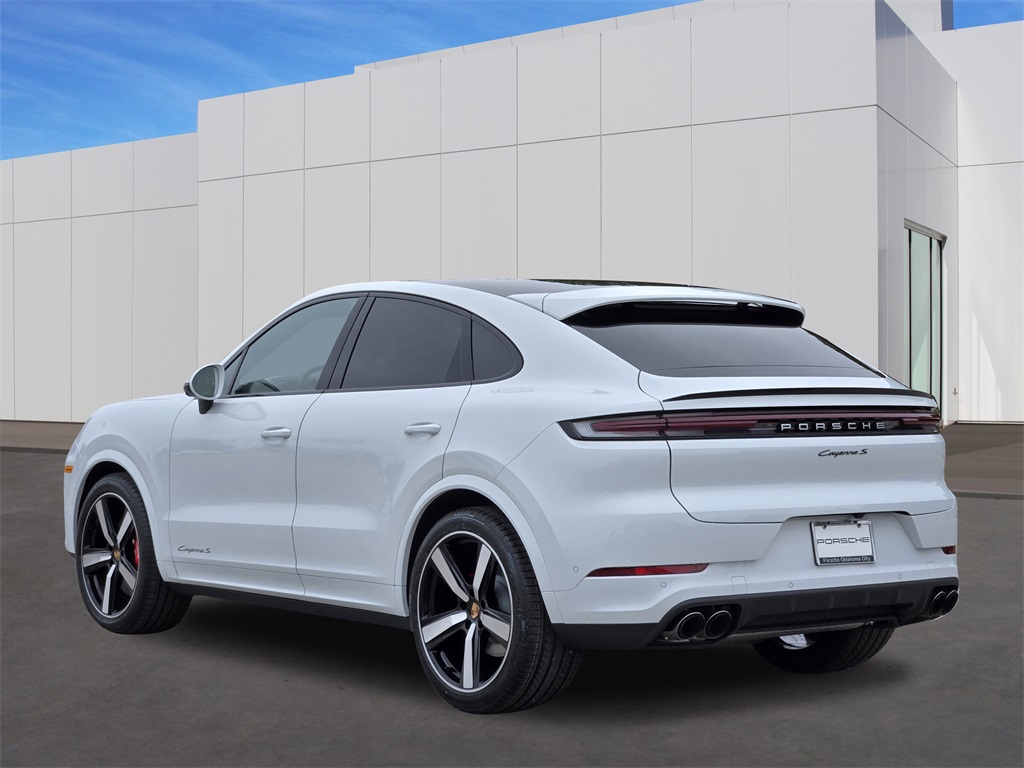 2025 Porsche Cayenne S photo 3