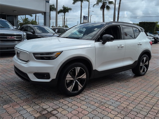 2022 Volvo XC40 Recharge P8 Plus photo 3